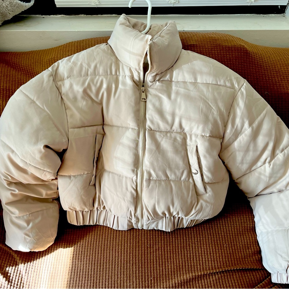 Cropped puffed cream jacket